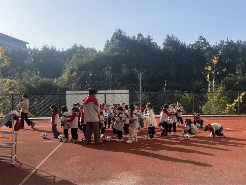 音乐与体育学院学前教育专业赴恩施市金龙幼儿园参访调研