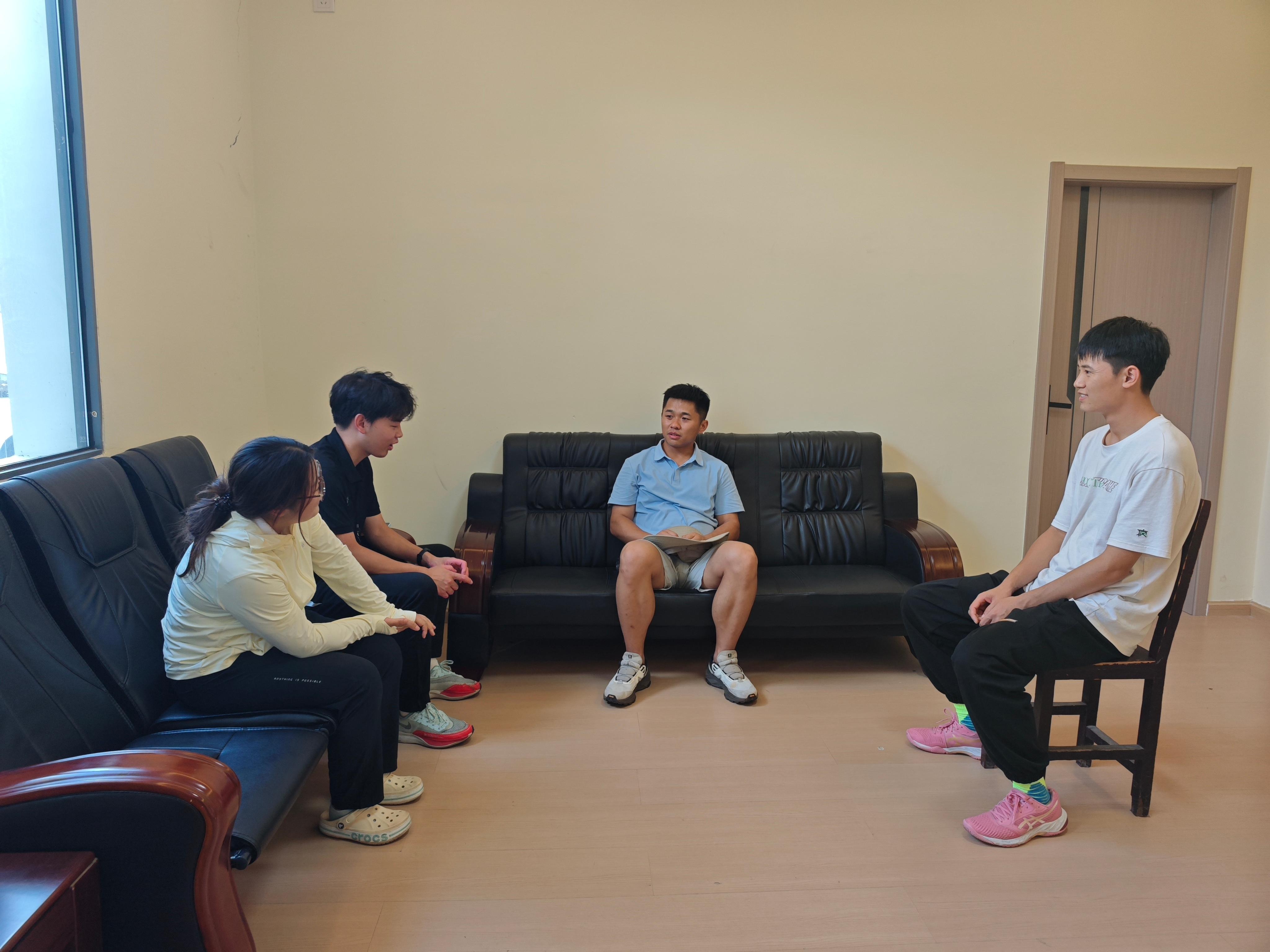 体育系支教指导老师赴县城|暖心看望支教生 教学生活双护航